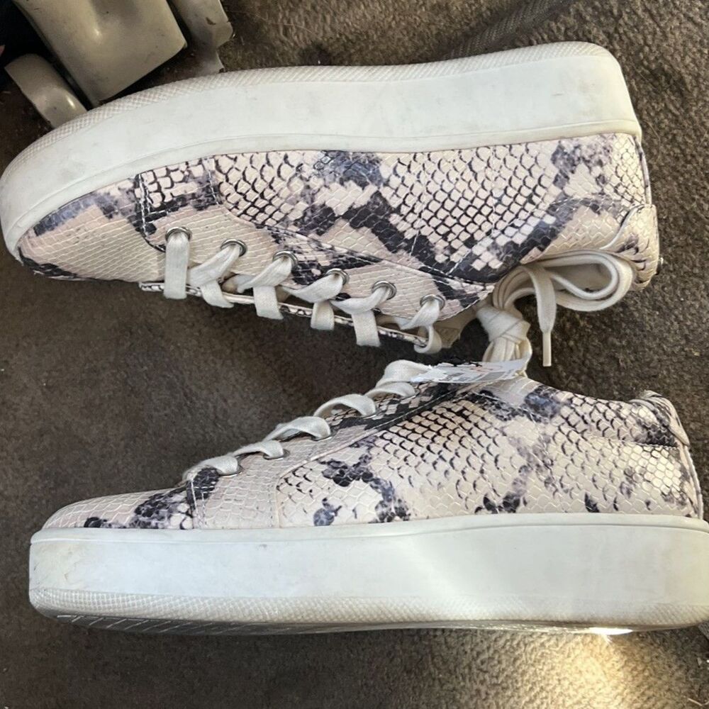 Steve Madden Platform animal sneakers Y2K retro BoHo city artsy